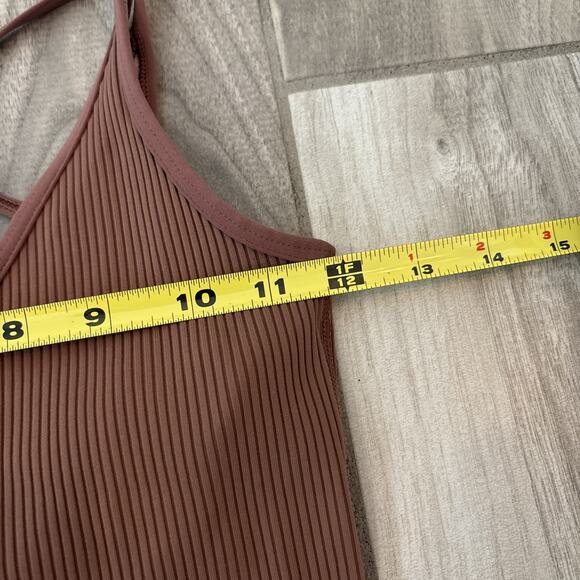 Vuori Tank Top Womens Sz Small Rib Crop Stretch Built In Bra Unpadded VWA189 - Picture 4 of 9